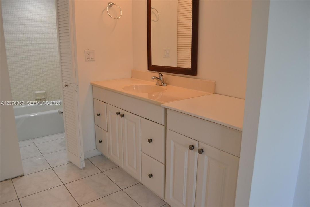For Rent: $1,550 (1 beds, 1 baths, 800 Square Feet)