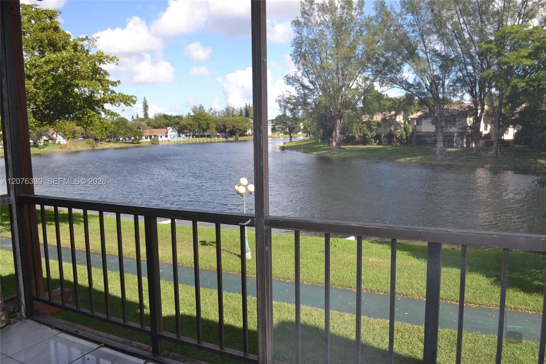For Rent: $1,550 (1 beds, 1 baths, 800 Square Feet)