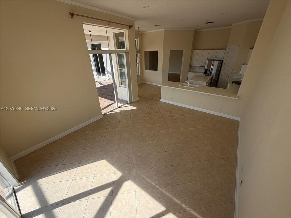 En Venta: $949,000 (3 camas, 2 baños, 2474 Pies cuadrados)