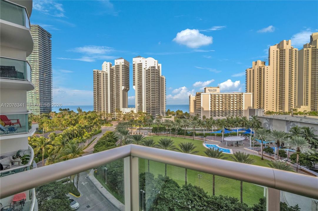 For Sale: $475,000 (1 beds, 1 baths, 1005 Square Feet)