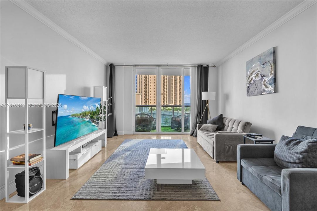 For Sale: $475,000 (1 beds, 1 baths, 1005 Square Feet)