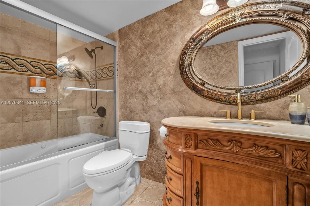 For Sale: $475,000 (1 beds, 1 baths, 1005 Square Feet)
