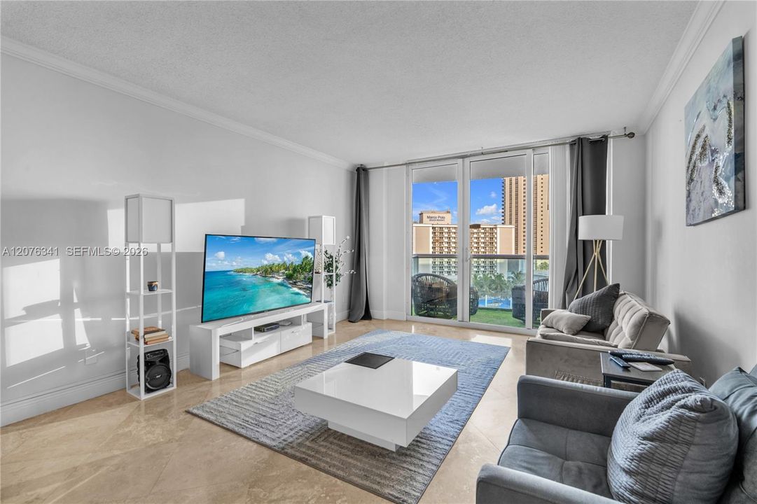 For Sale: $475,000 (1 beds, 1 baths, 1005 Square Feet)