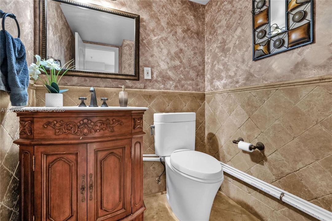For Sale: $475,000 (1 beds, 1 baths, 1005 Square Feet)