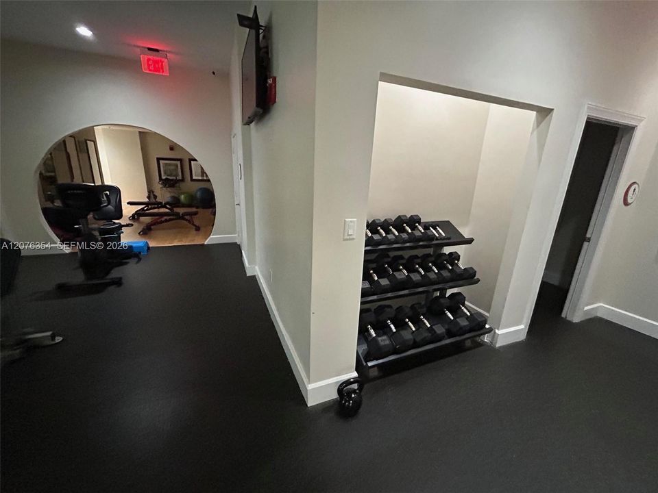 For Rent: $2,500 (1 beds, 1 baths, 815 Square Feet)