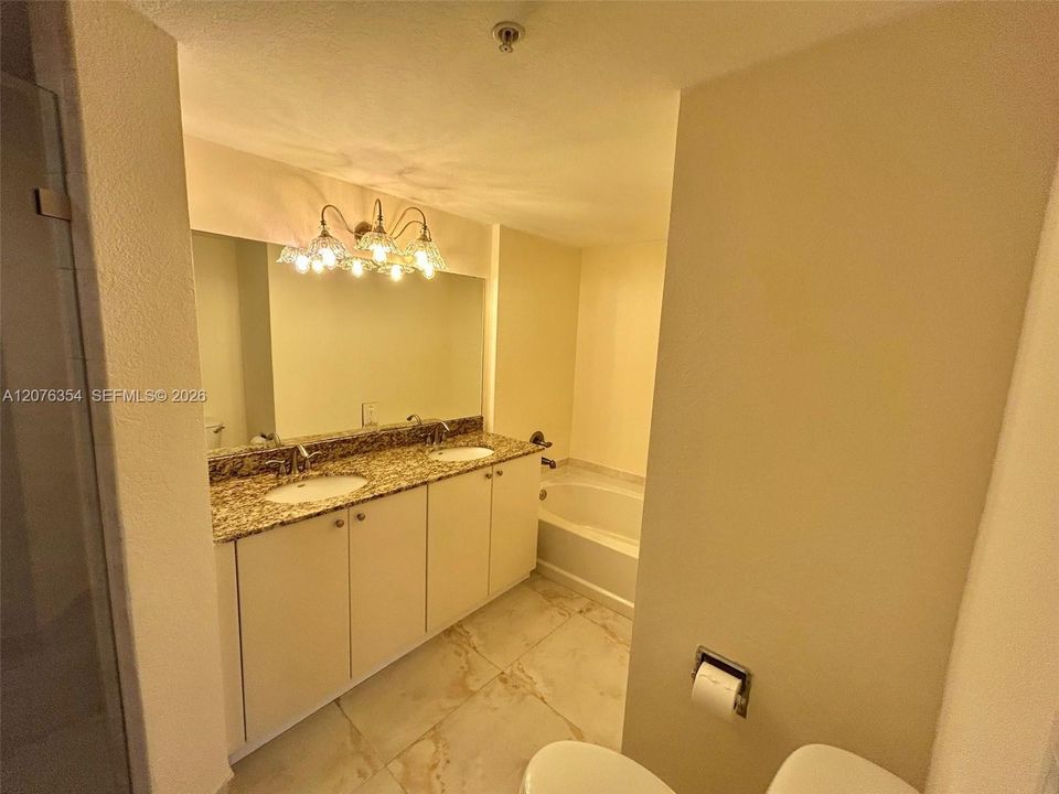 For Rent: $2,500 (1 beds, 1 baths, 815 Square Feet)