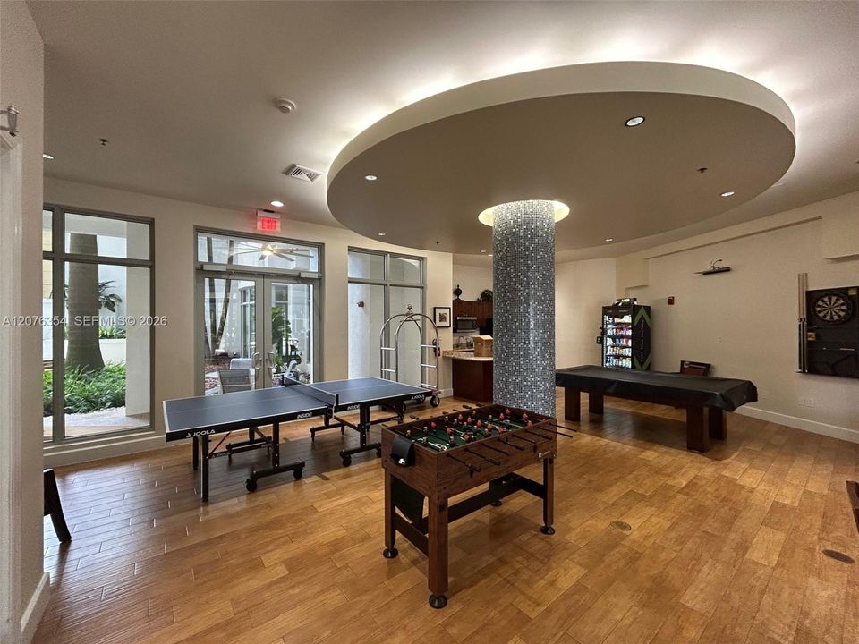 For Rent: $2,500 (1 beds, 1 baths, 815 Square Feet)