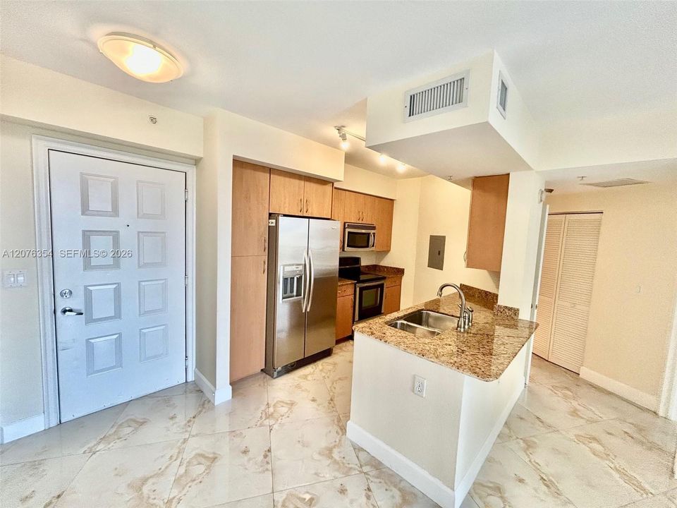 For Rent: $2,500 (1 beds, 1 baths, 815 Square Feet)