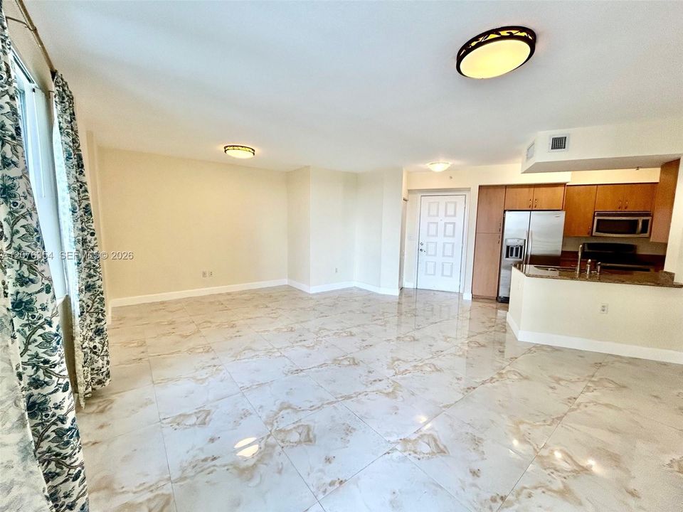 For Rent: $2,500 (1 beds, 1 baths, 815 Square Feet)