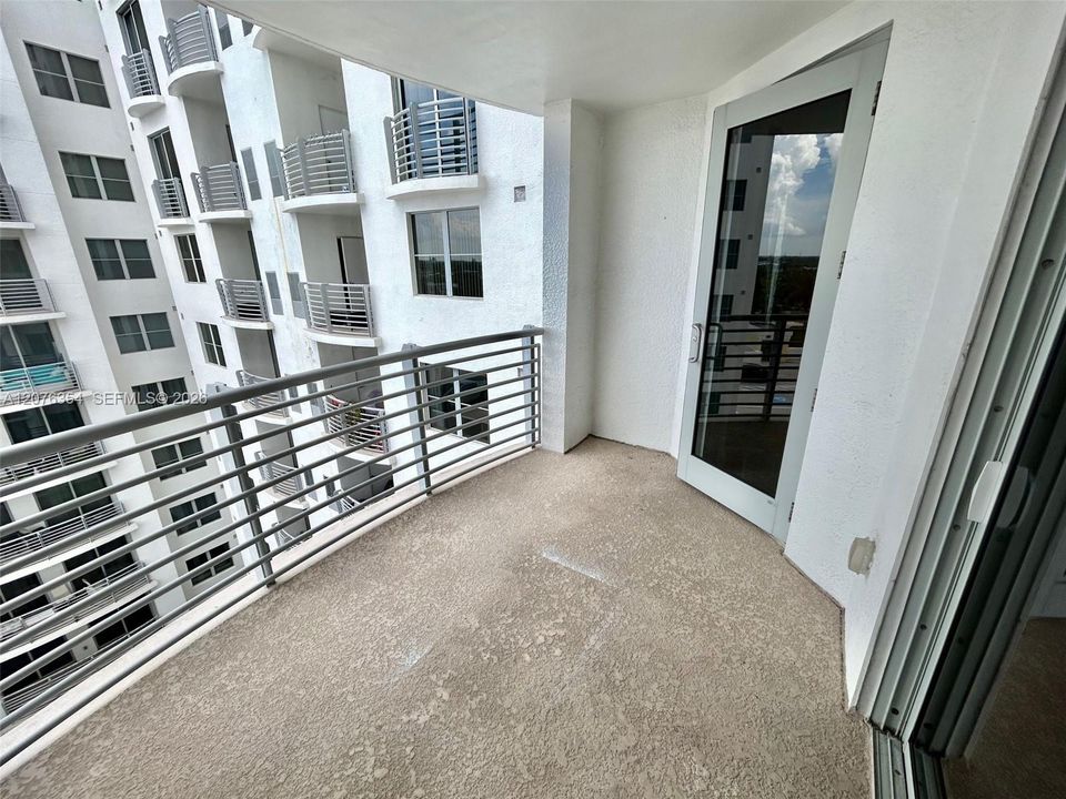 For Rent: $2,500 (1 beds, 1 baths, 815 Square Feet)