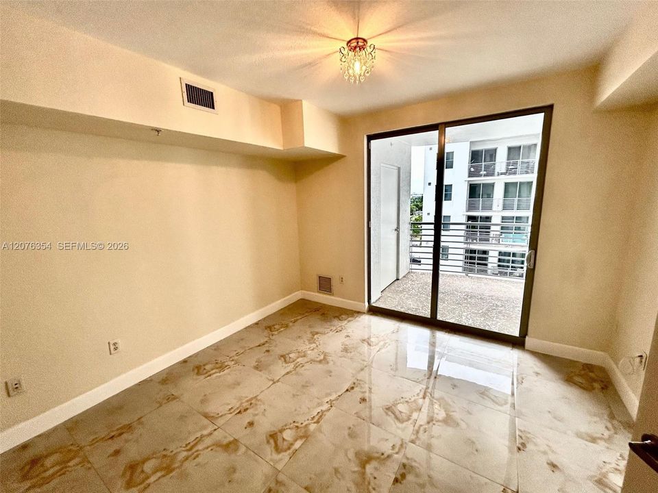 For Rent: $2,500 (1 beds, 1 baths, 815 Square Feet)