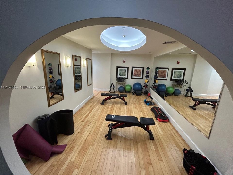 For Rent: $2,500 (1 beds, 1 baths, 815 Square Feet)