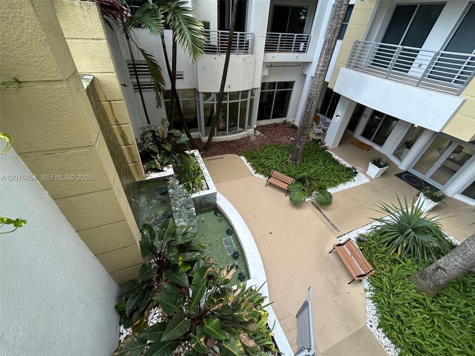 For Rent: $2,500 (1 beds, 1 baths, 815 Square Feet)