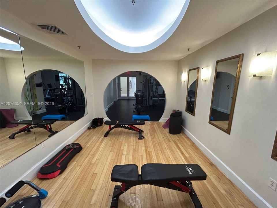 For Rent: $2,500 (1 beds, 1 baths, 815 Square Feet)