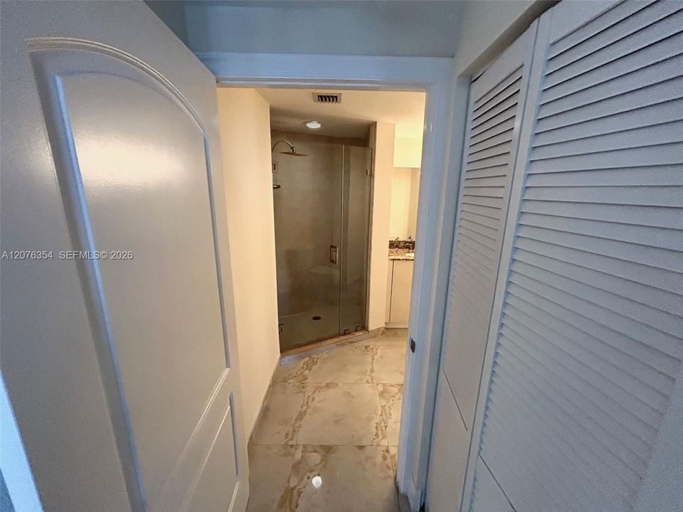 For Rent: $2,500 (1 beds, 1 baths, 815 Square Feet)