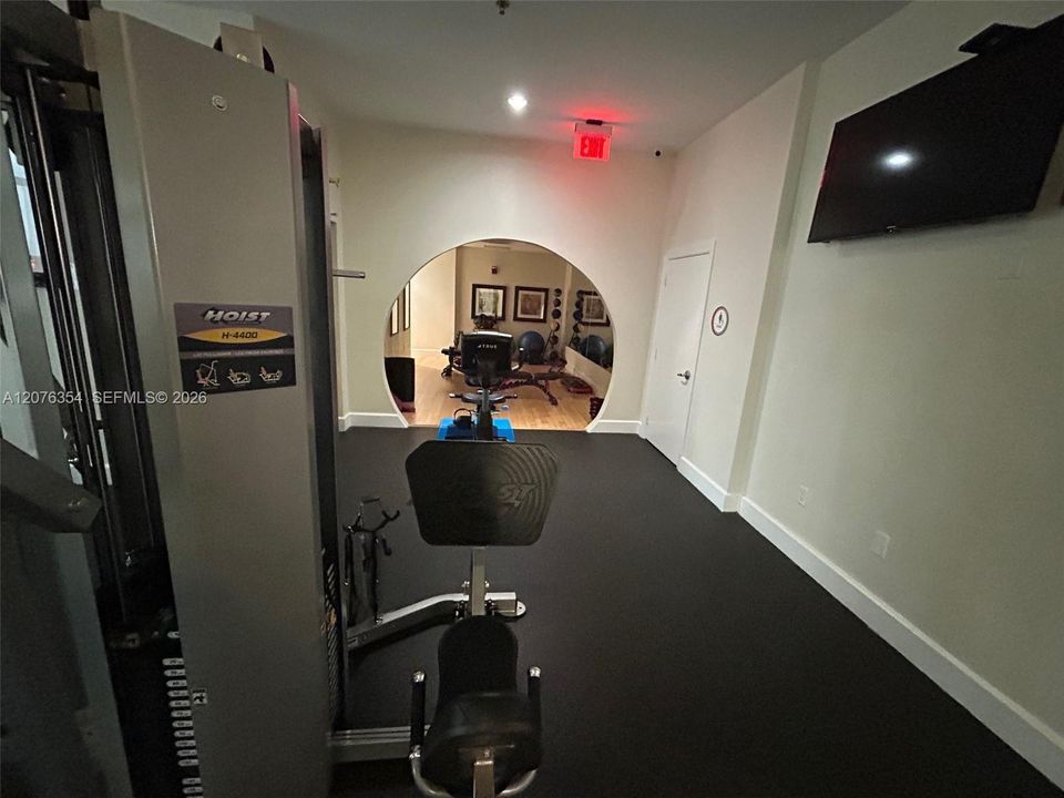 For Rent: $2,500 (1 beds, 1 baths, 815 Square Feet)