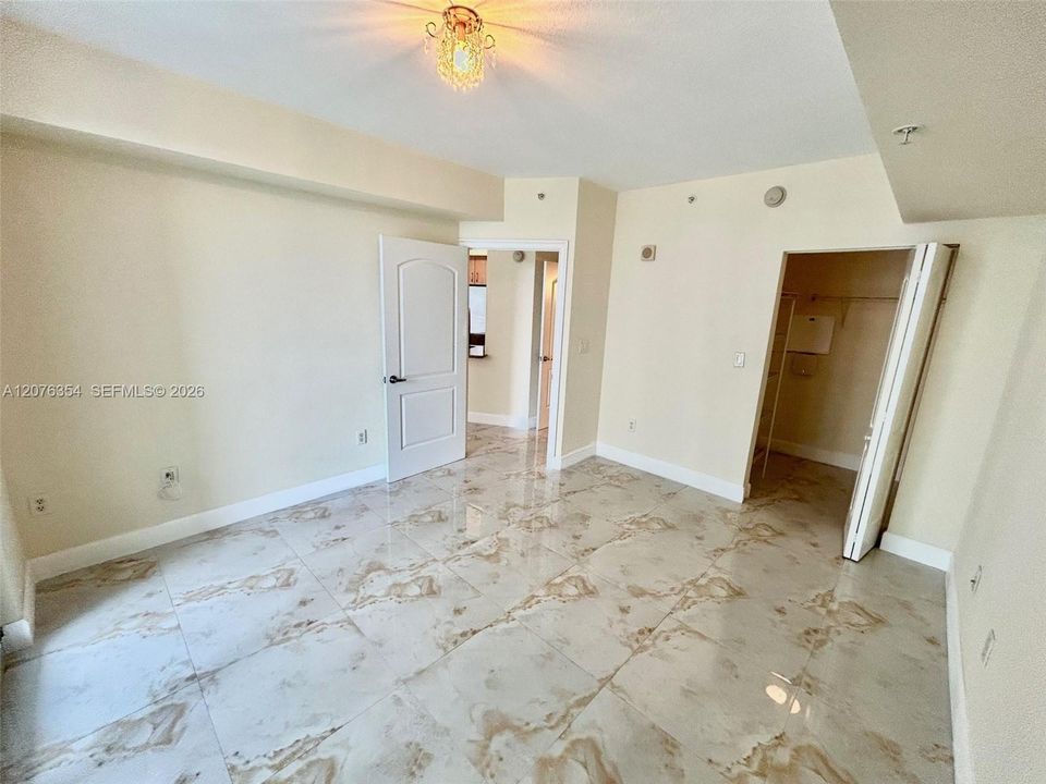 For Rent: $2,500 (1 beds, 1 baths, 815 Square Feet)