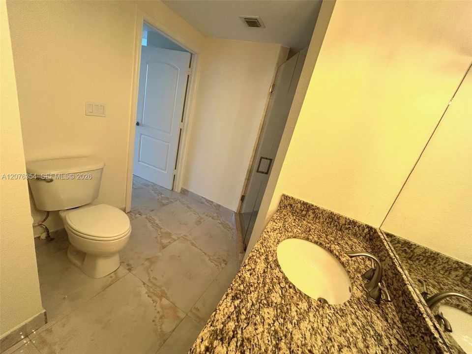 For Rent: $2,500 (1 beds, 1 baths, 815 Square Feet)