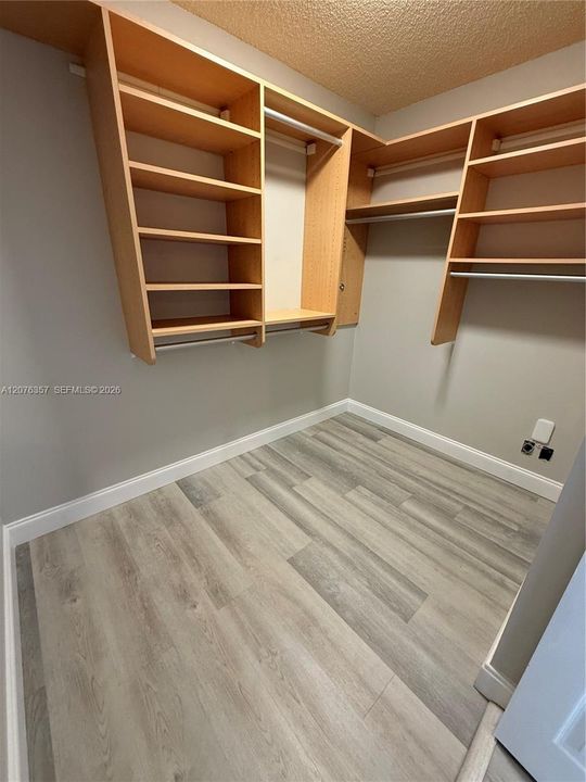 For Rent: $2,590 (2 beds, 2 baths, 1385 Square Feet)