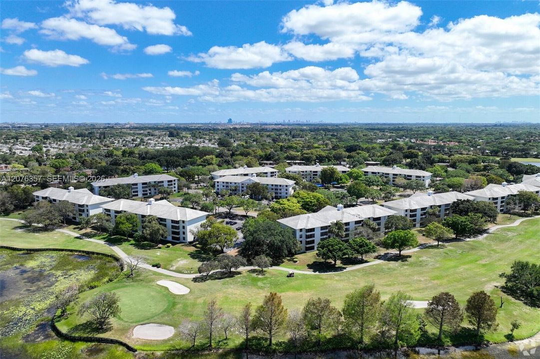 For Rent: $2,590 (2 beds, 2 baths, 1385 Square Feet)