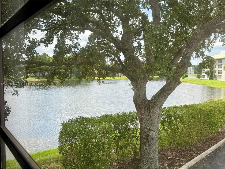 For Rent: $2,590 (2 beds, 2 baths, 1385 Square Feet)