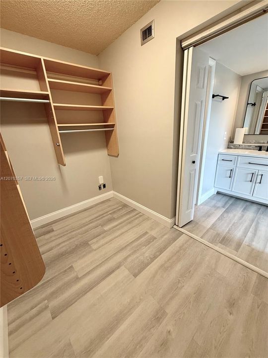 For Rent: $2,590 (2 beds, 2 baths, 1385 Square Feet)