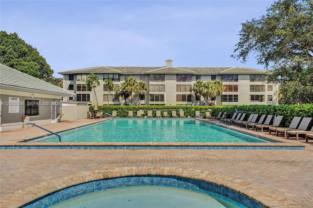For Rent: $2,590 (2 beds, 2 baths, 1385 Square Feet)