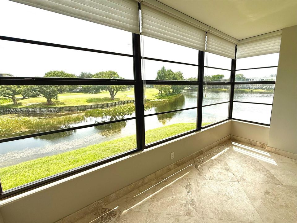 For Rent: $2,590 (2 beds, 2 baths, 1385 Square Feet)