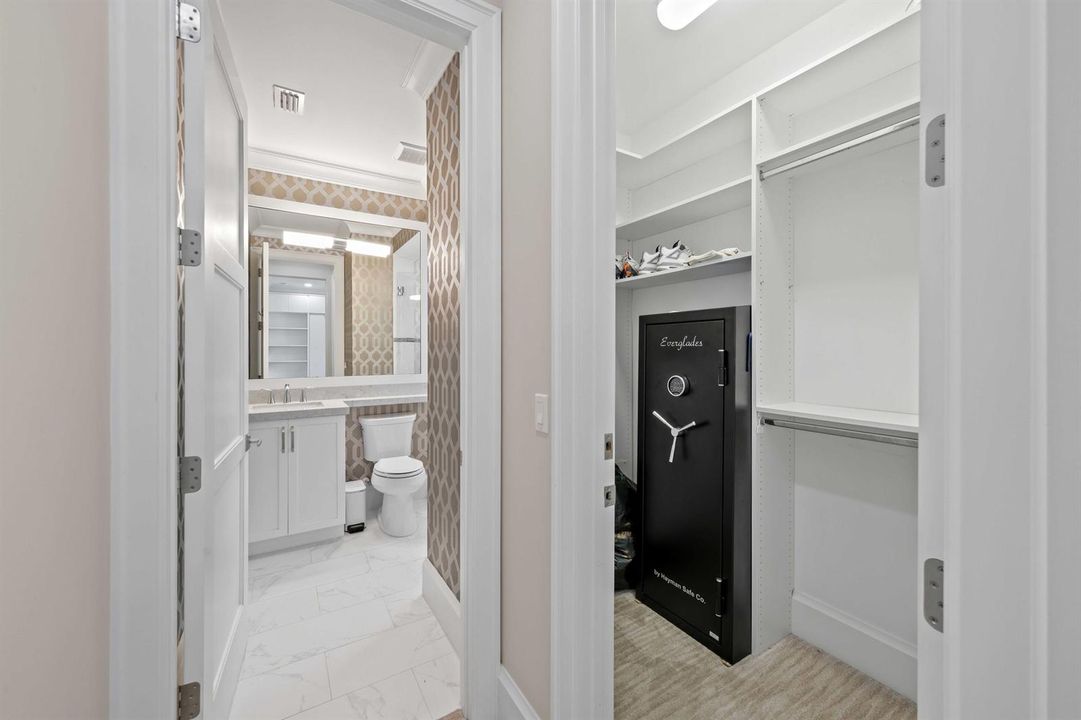 Guest Bedroom 2 Closet