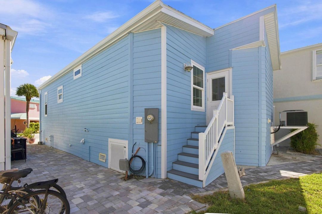 445_Nettles_Blvd-48