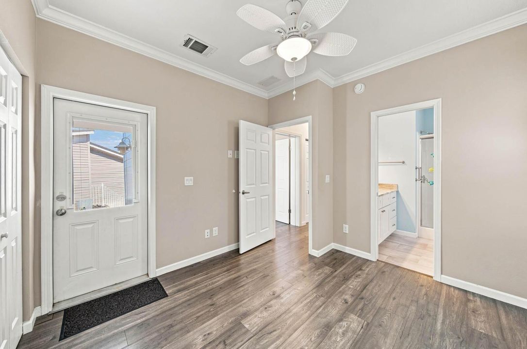 445_Nettles_Blvd-35