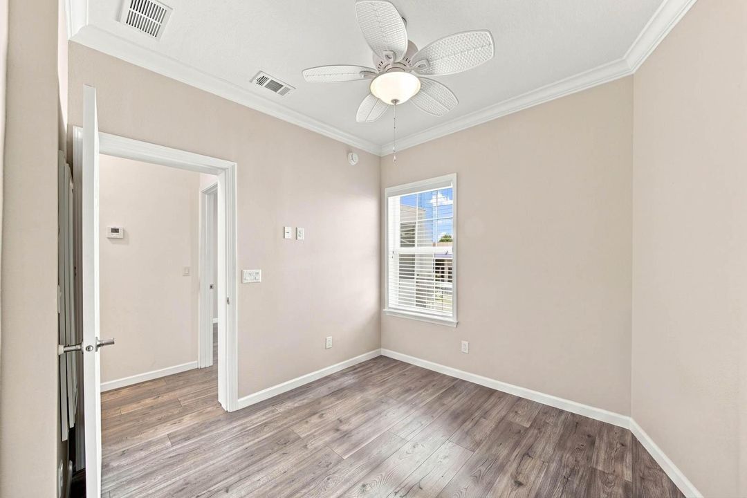 445_Nettles_Blvd-42