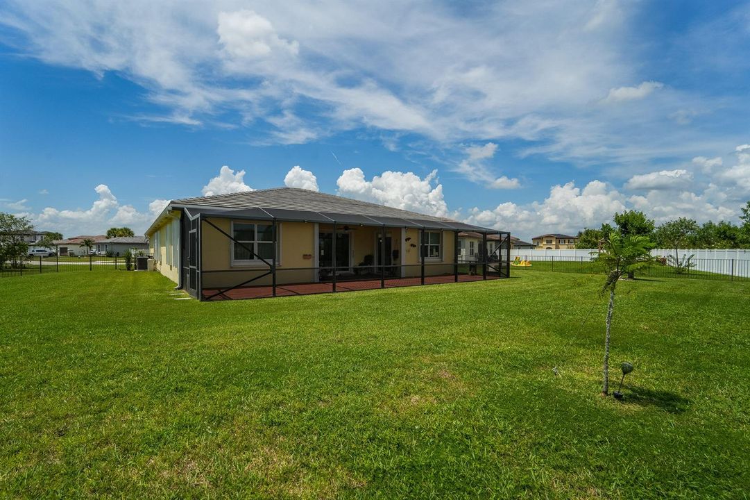 7214 NW Farnsworth Cr PSL-7