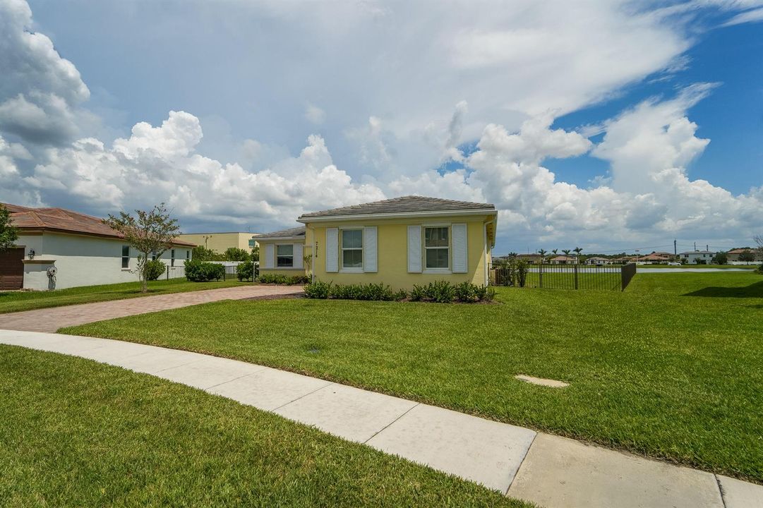 7214 NW Farnsworth Cr PSL-16