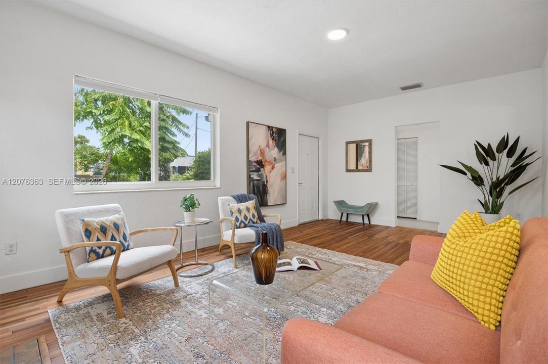 En Venta: $785,000 (2 camas, 2 baños, 1221 Pies cuadrados)