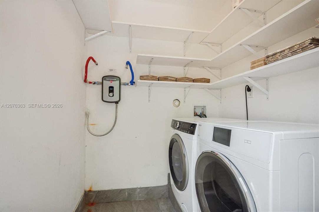 En Venta: $785,000 (2 camas, 2 baños, 1221 Pies cuadrados)