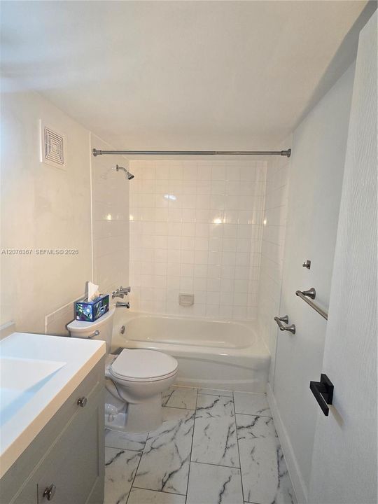 For Sale: $199,999 (2 beds, 2 baths, 933 Square Feet)
