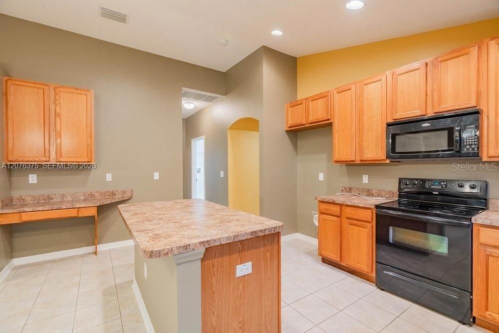 En Venta: $390,000 (4 camas, 2 baños, 0 Pies cuadrados)