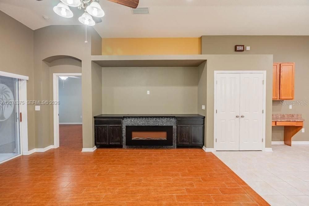 En Venta: $390,000 (4 camas, 2 baños, 0 Pies cuadrados)