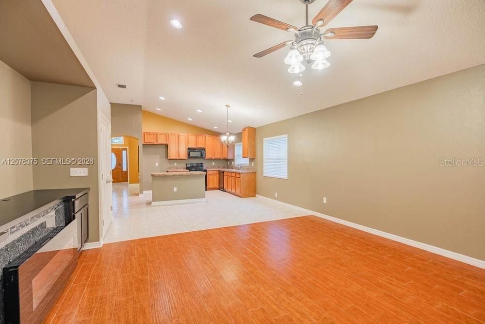 En Venta: $390,000 (4 camas, 2 baños, 0 Pies cuadrados)