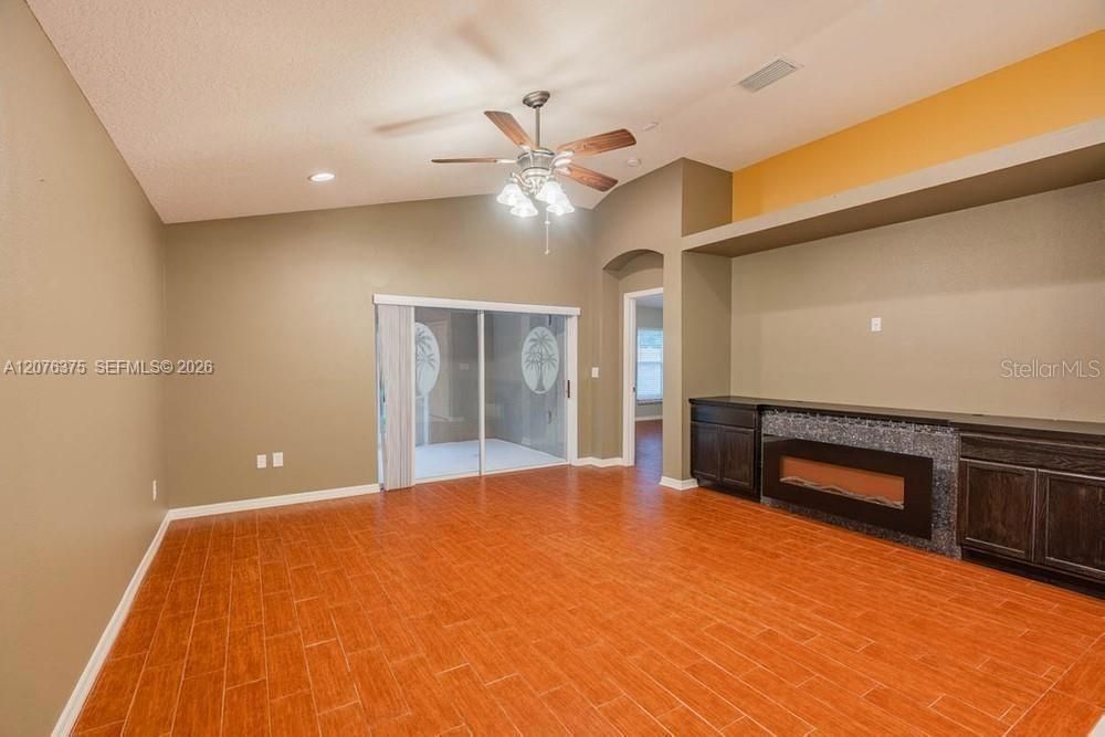 En Venta: $390,000 (4 camas, 2 baños, 0 Pies cuadrados)