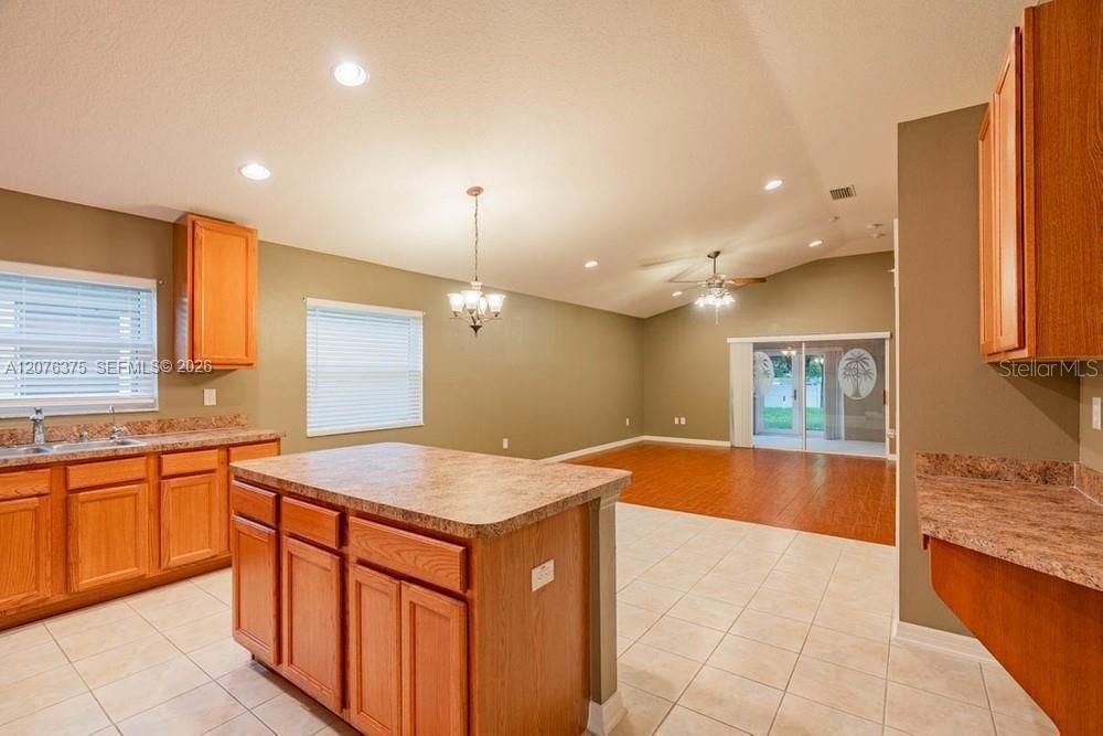 En Venta: $390,000 (4 camas, 2 baños, 0 Pies cuadrados)