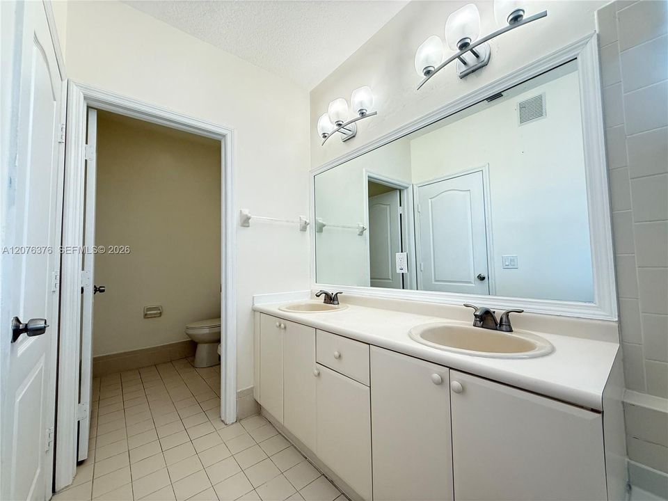 For Rent: $3,300 (4 beds, 3 baths, 1985 Square Feet)