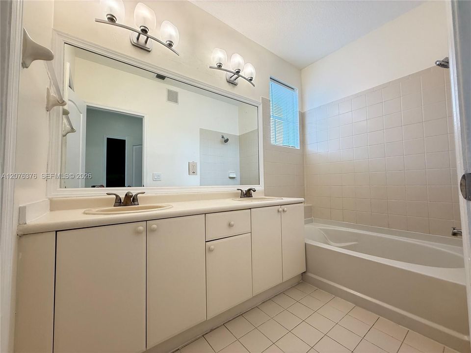 For Rent: $3,300 (4 beds, 3 baths, 1985 Square Feet)