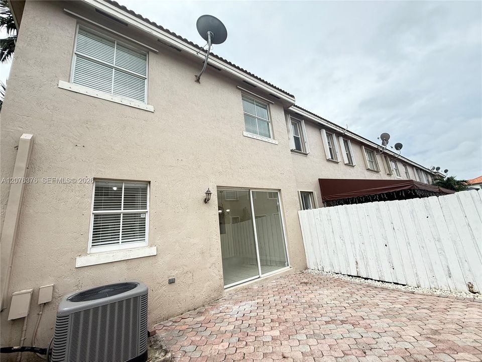For Rent: $3,300 (4 beds, 3 baths, 1985 Square Feet)