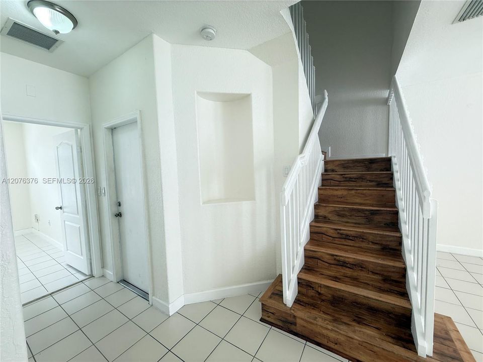 For Rent: $3,300 (4 beds, 3 baths, 1985 Square Feet)