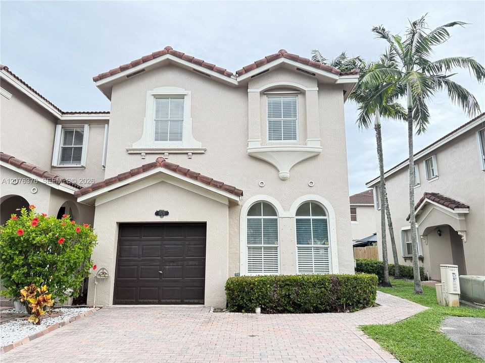 For Rent: $3,300 (4 beds, 3 baths, 1985 Square Feet)