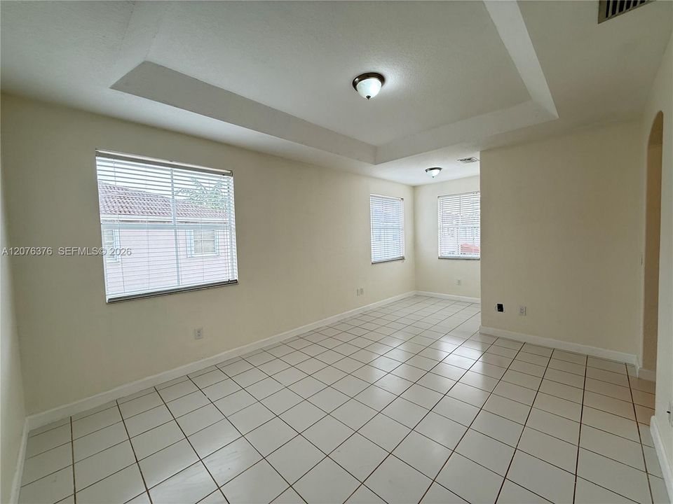 For Rent: $3,300 (4 beds, 3 baths, 1985 Square Feet)