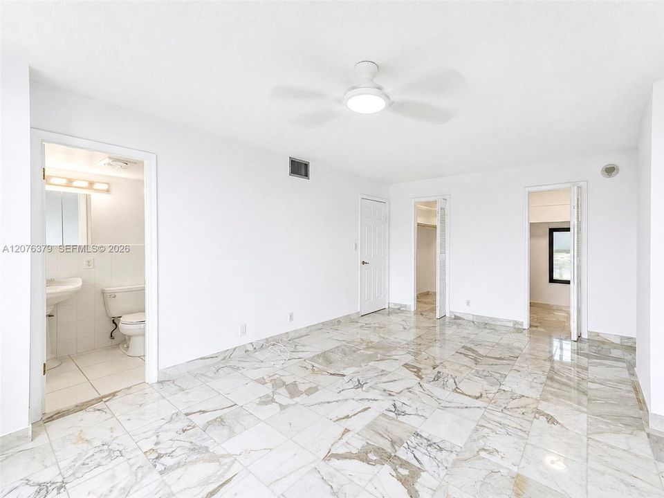 For Rent: $2,000 (1 beds, 1 baths, 920 Square Feet)
