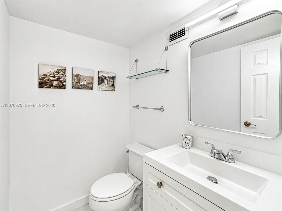For Rent: $2,000 (1 beds, 1 baths, 920 Square Feet)